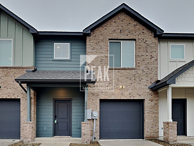Building Photo - Spooky Move-In Special - Sign a lease by 1...