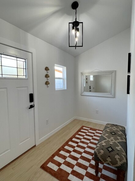 Entrance/ Foyer with keypad lock. - 2016 N Ave
