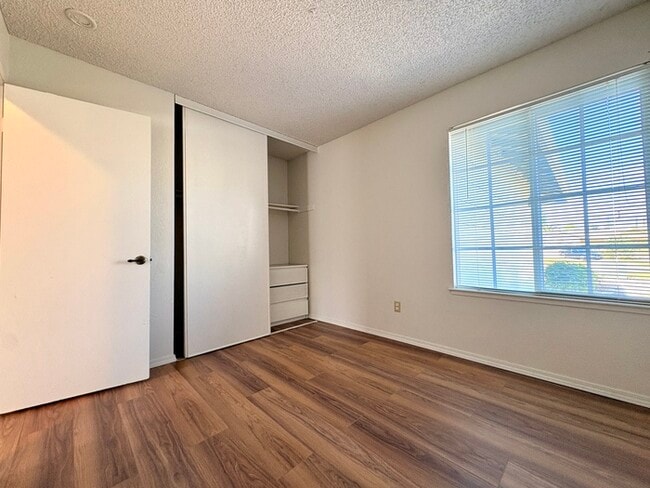 Building Photo - Beautiful 3 Bedroom, 2 full bathroom single story with HUGE backyard! For rent in Sacramento