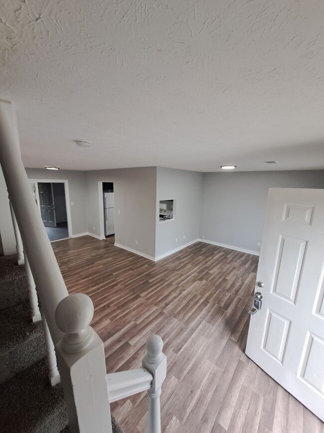 Building Photo - Newly Remodeled 2Bed/2.5Bath Townhome For ...