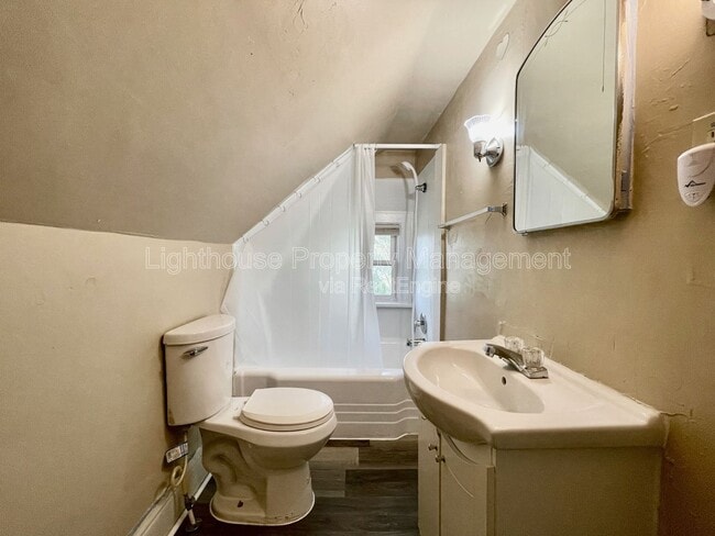 Building Photo - 1657 7th St