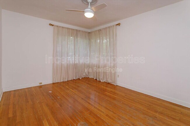 Building Photo - 1235 Ayrshire St