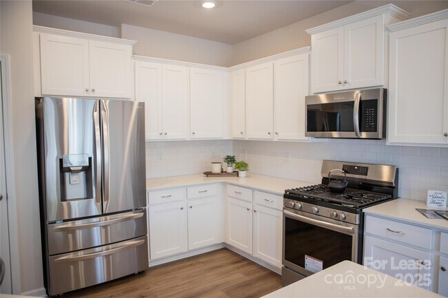 Building Photo - 13020 Lannister Dr