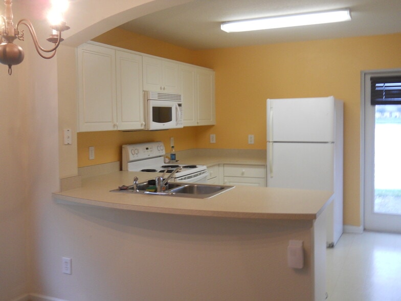 Building Photo - 975 Luminary Cir