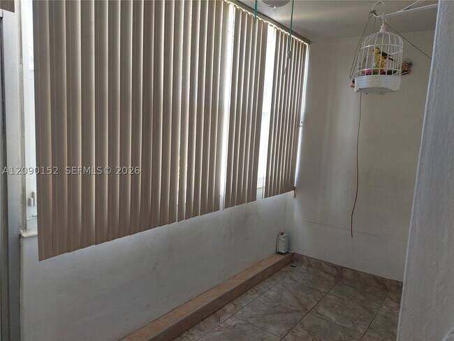 Building Photo - 1333 E Hallandale Beach Blvd
