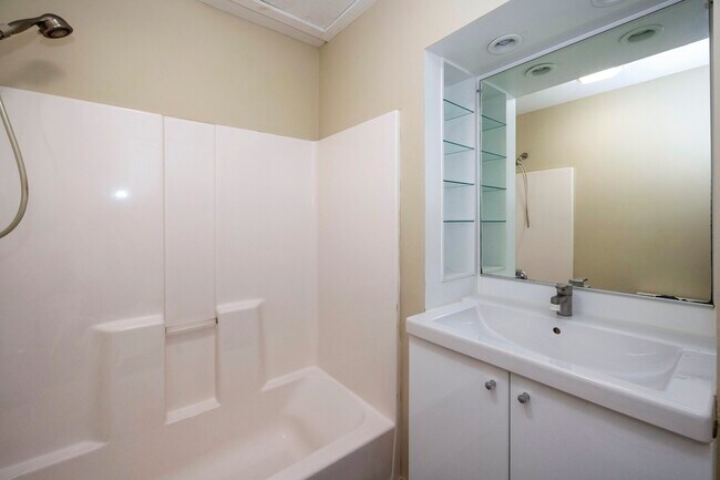 Building Photo - 201 Koch Ave