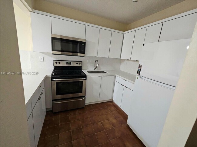 Building Photo - 8990 SW 24th St