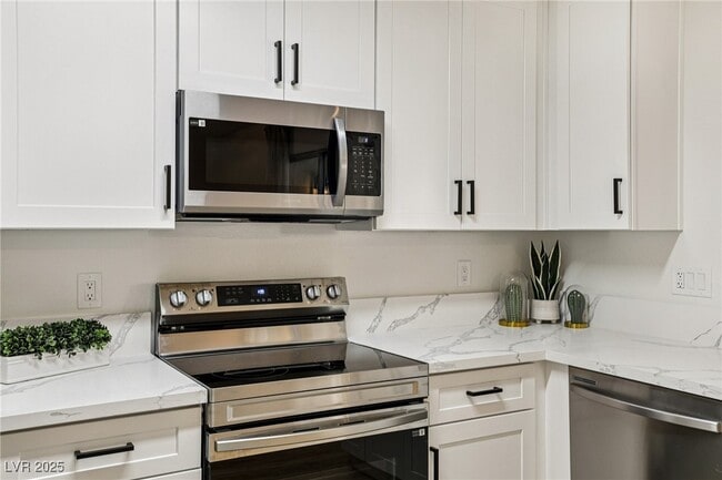 Building Photo - 2414 Paradise Village Way