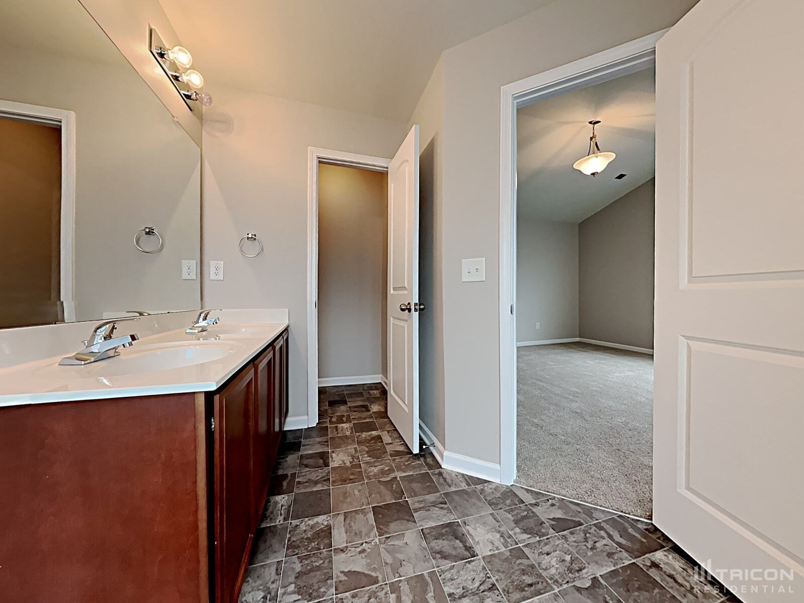 Building Photo - 117 Vermillian Dr
