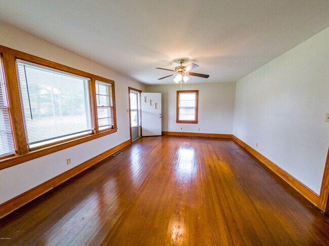 Building Photo - 2516 Gwen St