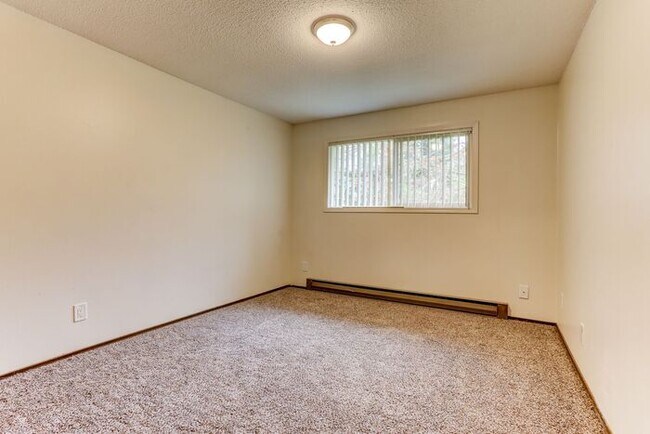Building Photo - 1 Bed / Bath Available soon! Washer/Dryer in unit!
