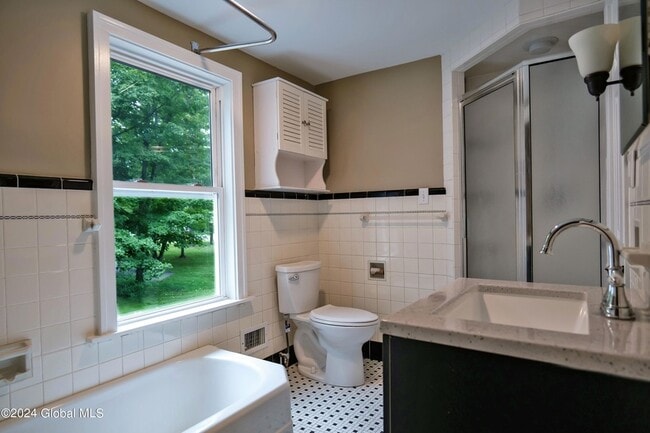 Building Photo - 1220 Ferry Rd