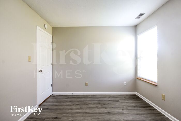 Building Photo - 6747 Long Run Dr