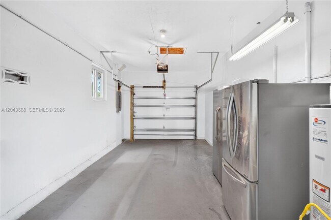 Building Photo - 1912 N 42nd Ave