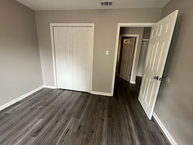 Building Photo - 218 Bellevue Cir