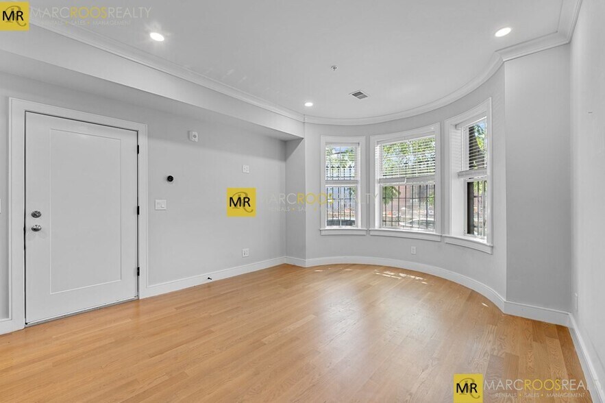 Building Photo - 535 Newbury St