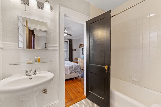 Building Photo - 500 Queens Rd