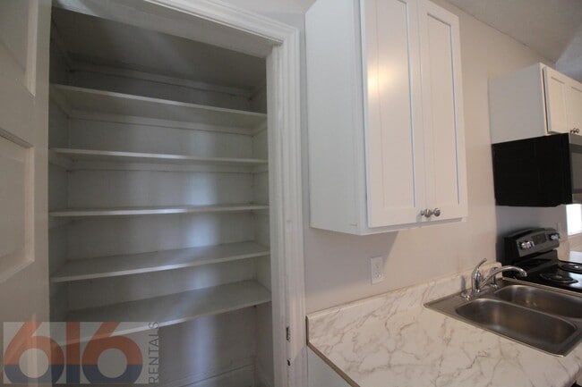 Building Photo - 27 National Ave SW