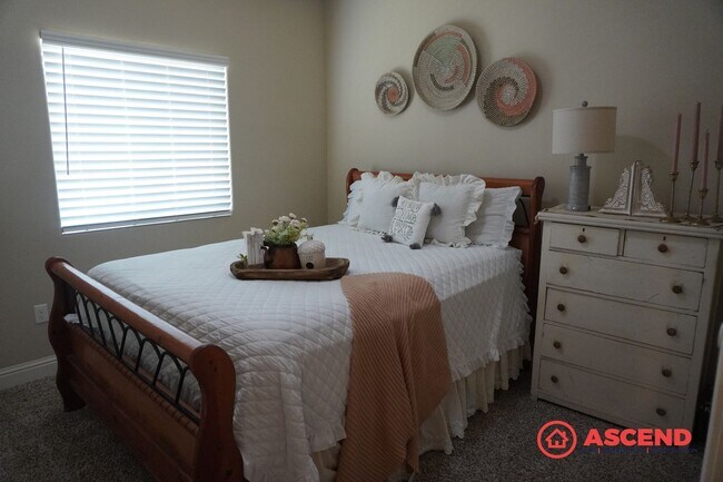 Building Photo - Immaculate Home in Wasco!