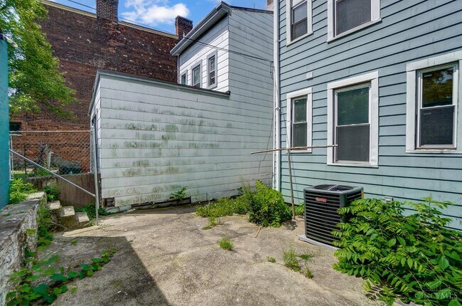 Building Photo - 2228 Reading Rd