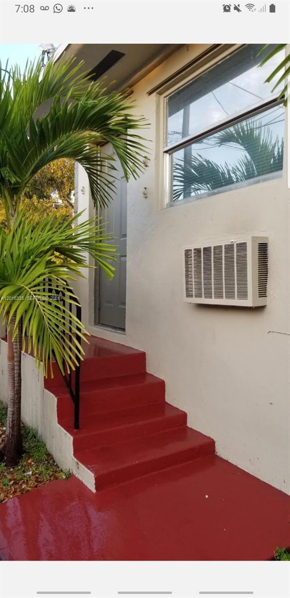 Building Photo - 554 NE 68th St