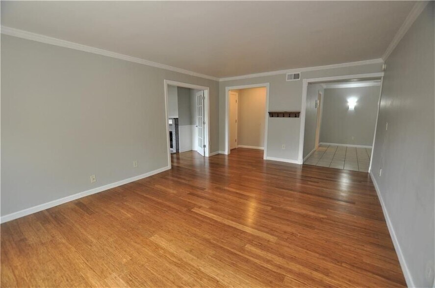 Building Photo - 6851 Roswell Rd NE