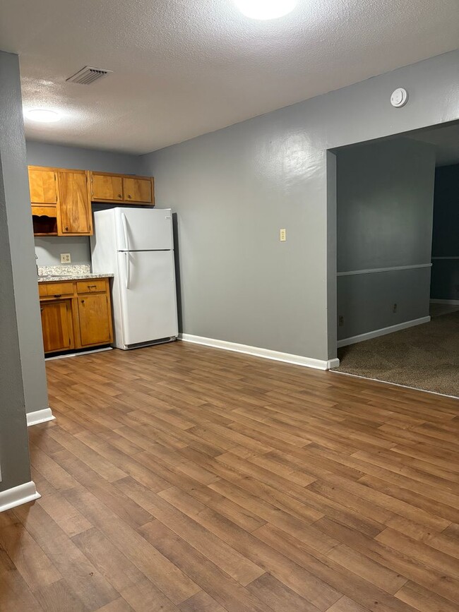 Building Photo - Home Near Lake Jackson