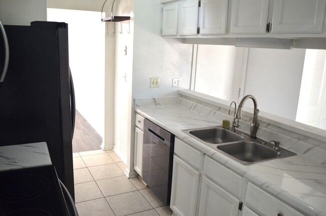 Building Photo - 1504 Glenmont Ct