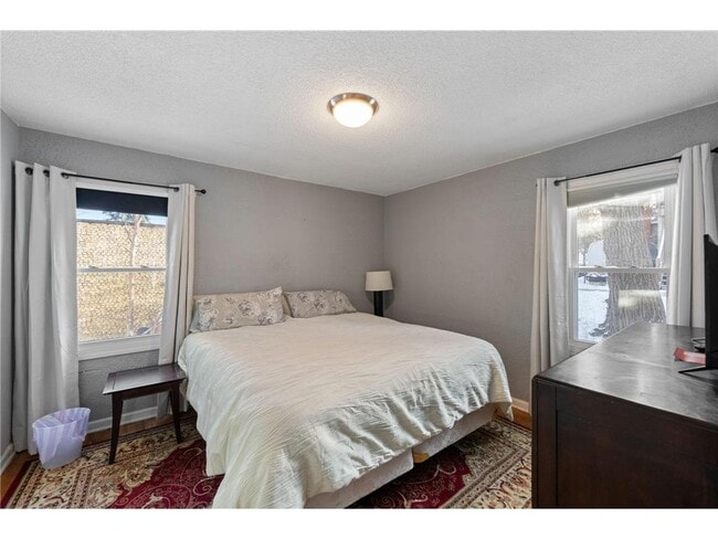 Building Photo - 4042 Lake Rd Ave