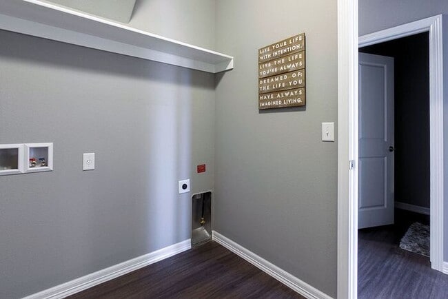 Building Photo - Gorgeous 4/3.5/3 Luxury Home