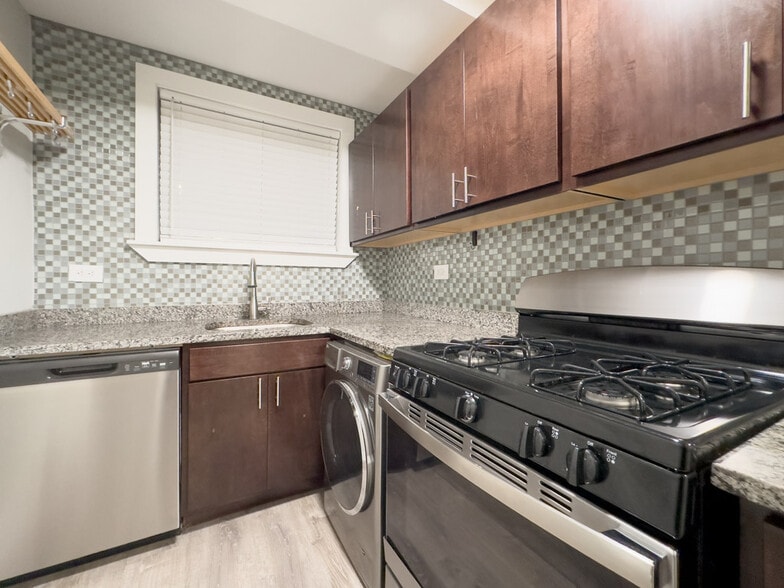 Building Photo - 4333 N Wolcott Ave