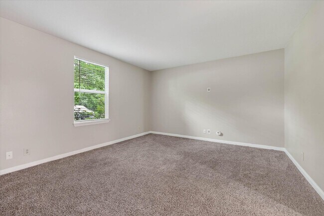 Building Photo - 921 Kingsbury Dr
