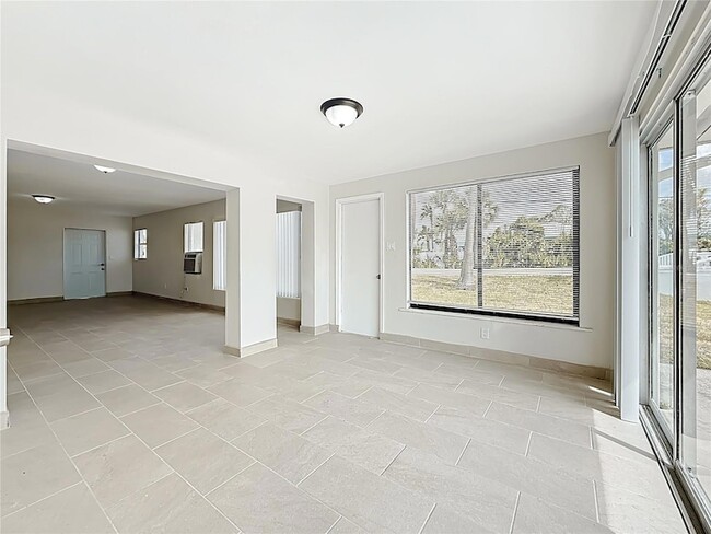 Building Photo - 497 Normandy Rd