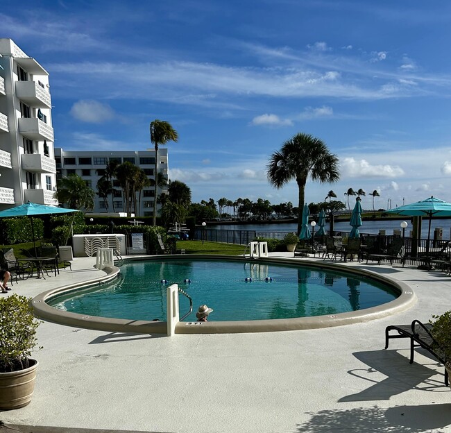 Building Photo - 2840 S Ocean Blvd