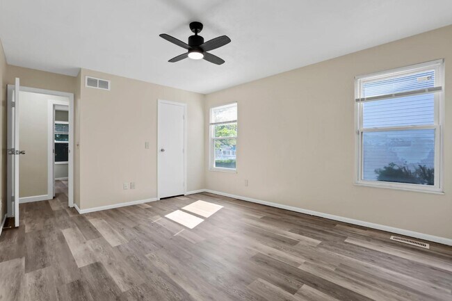 Building Photo - 5541 Mid Day Dr
