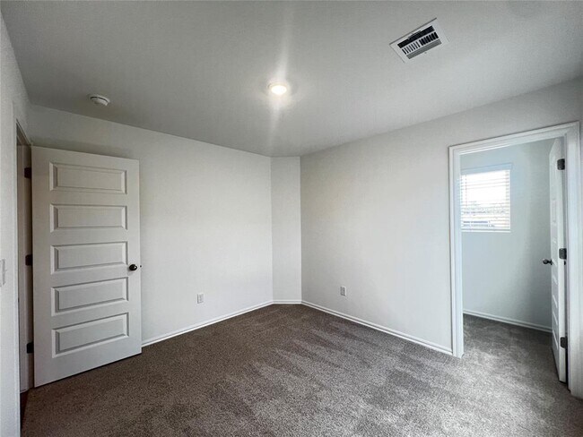 Building Photo - 3433 Little Creek Dr
