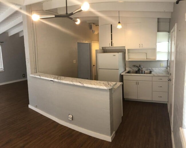 Building Photo - 1244 S Yale Ave