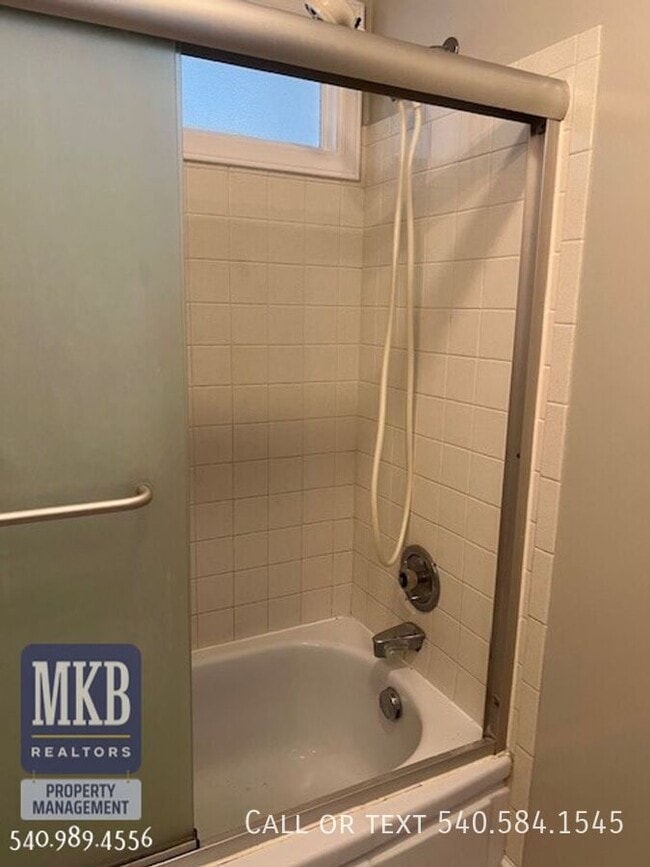 Building Photo - 1520 Longview Ave