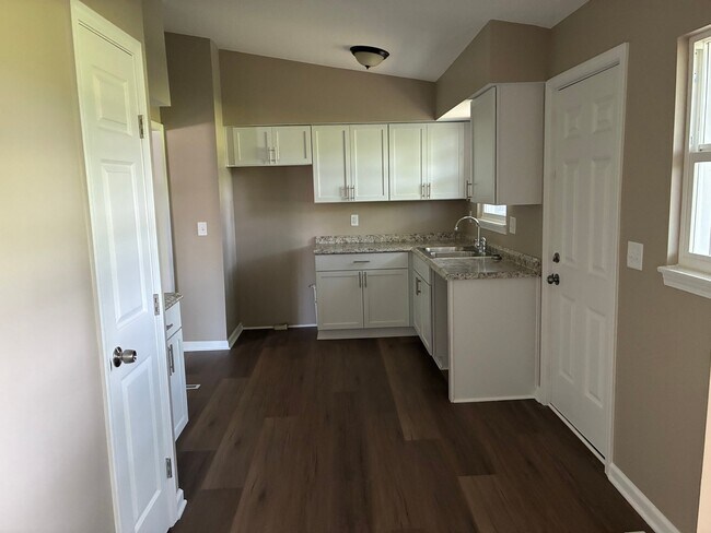 Building Photo - 418 Ranchero Pl