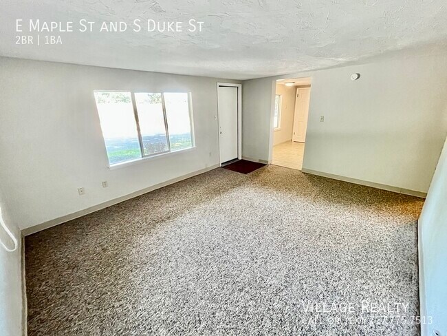 Building Photo - 461 E Maple St