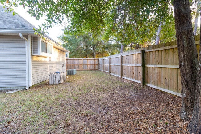 Building Photo - 206 Parkwood Cir