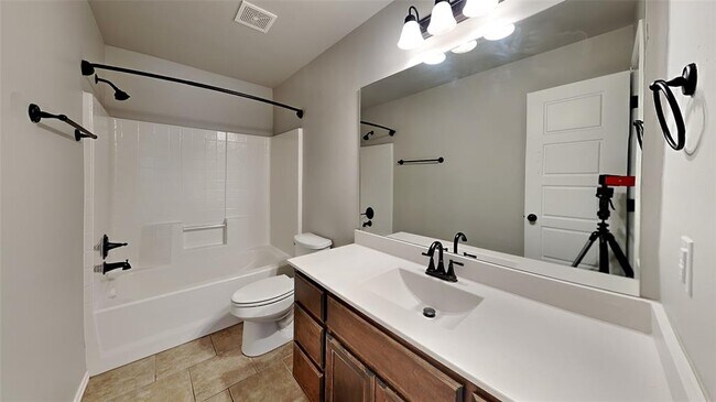 Building Photo - 1300 Selborne Pl