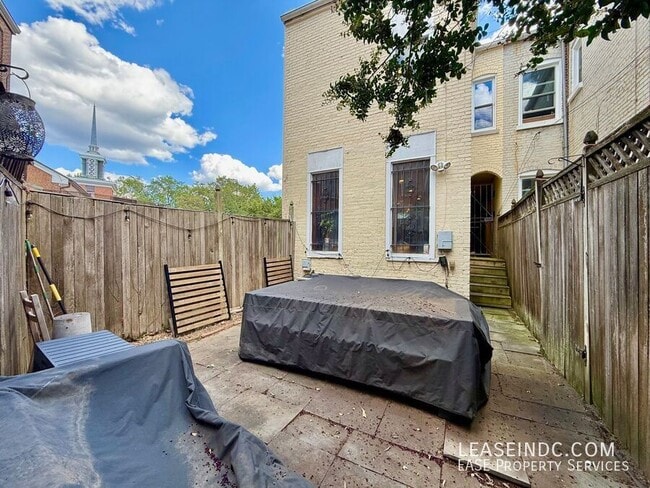 Building Photo - 1364 North Carolina Ave NE
