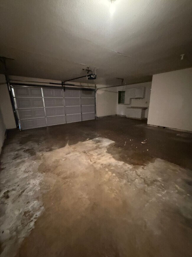 Building Photo - 2816 Windsong Ave