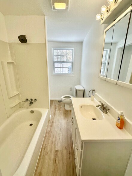 Building Photo - 114 Melini Ave