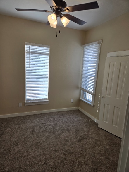 Building Photo - 105 Elbow Ct