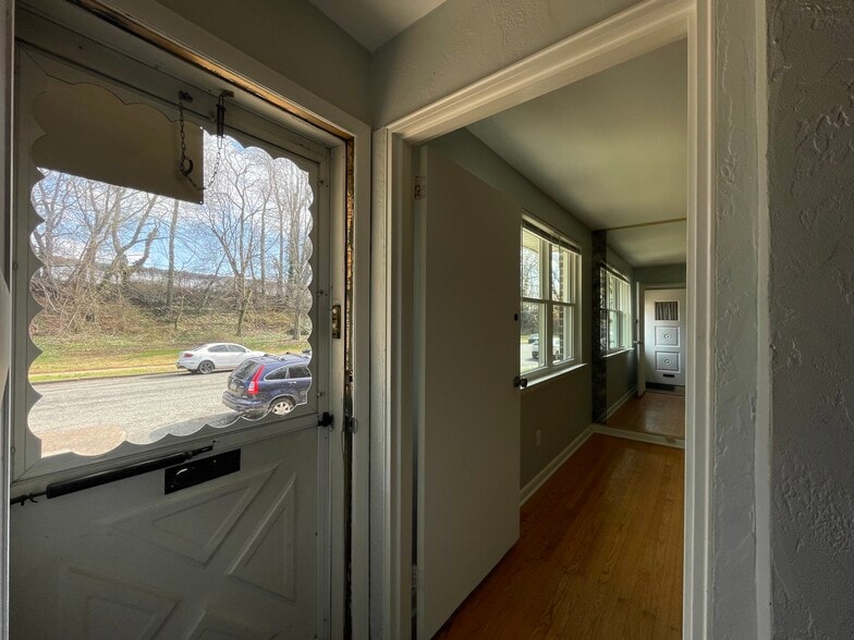 Building Photo - 614 Borbeck Ave