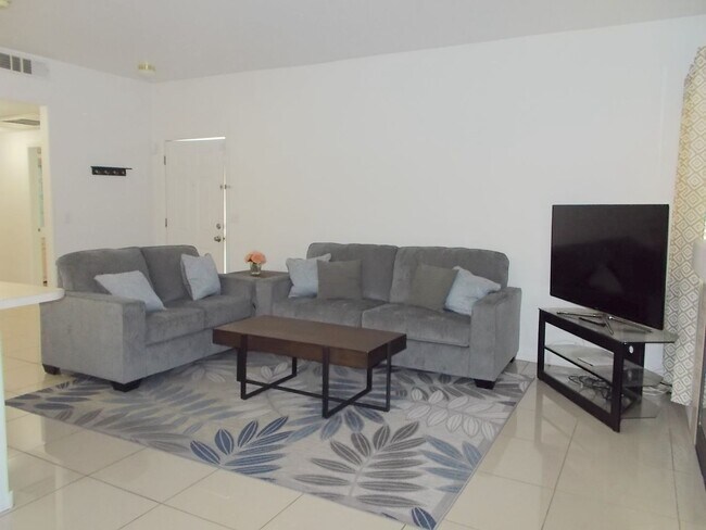 Building Photo - Beautifully Maintained Fully Furnished Home – Move-In Ready!