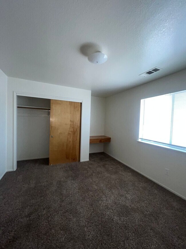 Building Photo - 1281
