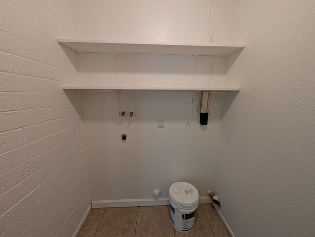 Building Photo - 3 Bedroom 2 Bathroom Sunrise Terrace Home